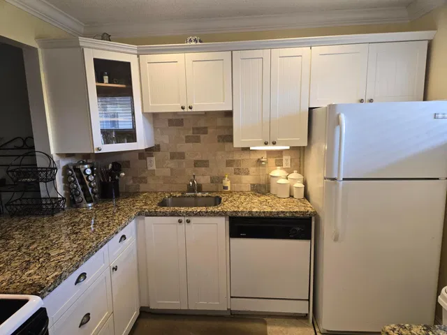 Unit 304 photo 3