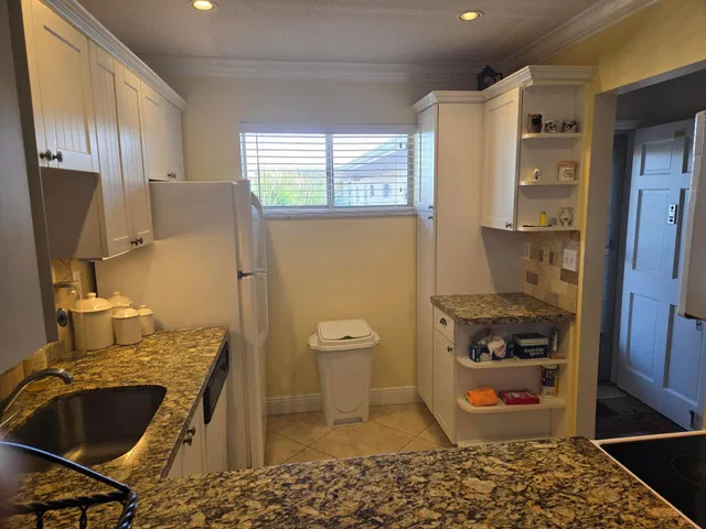 Unit 304 photo 4