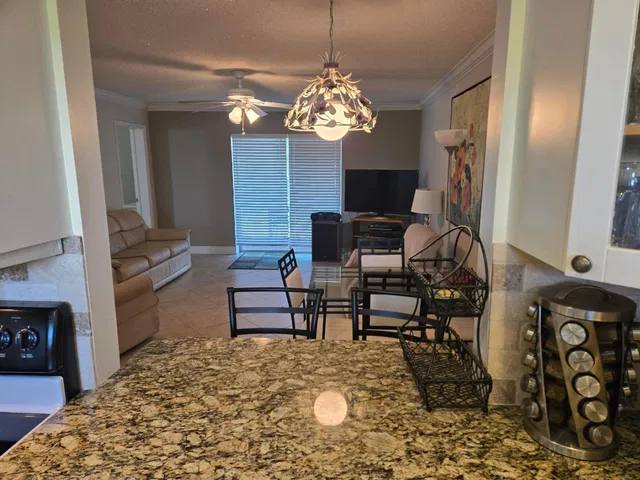 Unit 304 photo 6