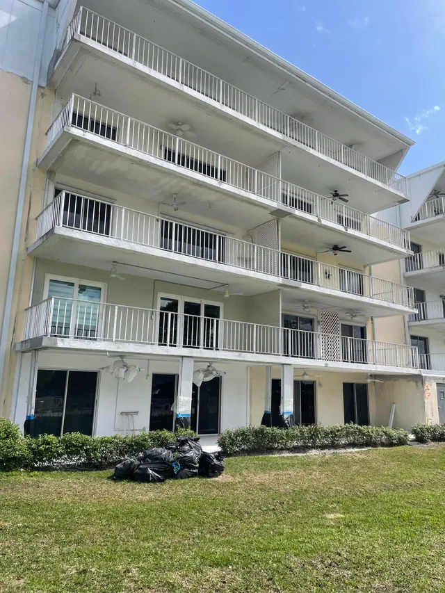 Unit 308 photo 3