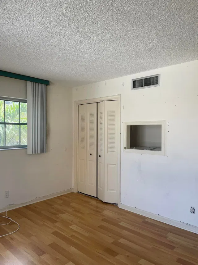Unit 308 photo 11