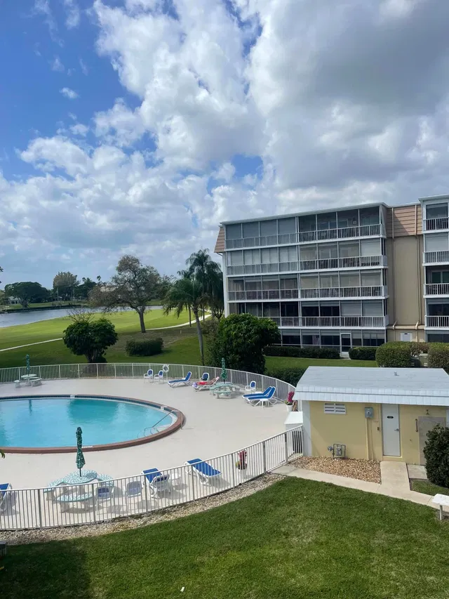 Unit 308 photo 23