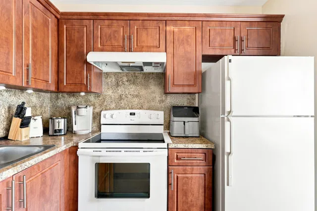 Unit 202 photo 9