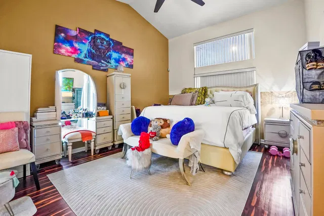 Residence photo 12