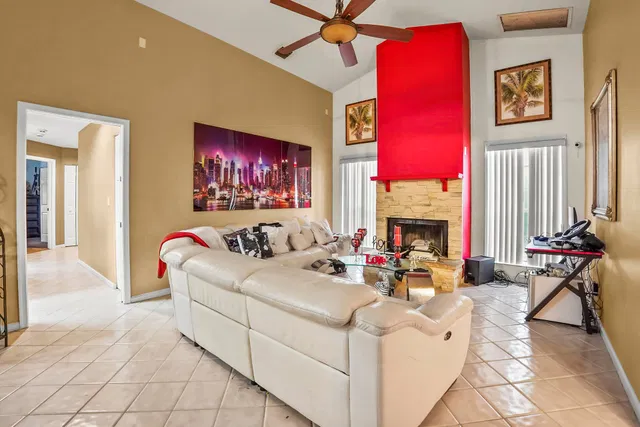 Residence photo 19