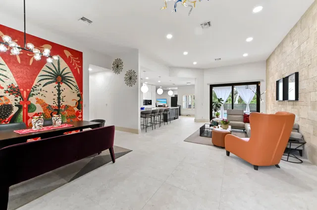 Residence photo 3