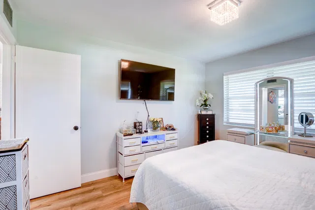 Unit 203 photo 17