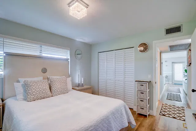 Unit 203 photo 18
