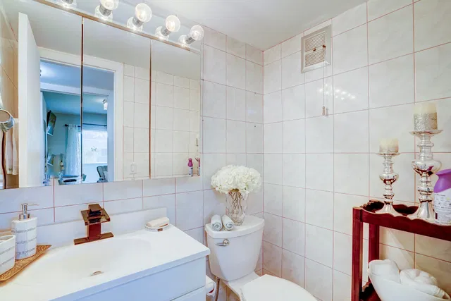 Unit 203 photo 24