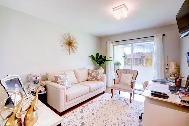 Unit 203 photo 26