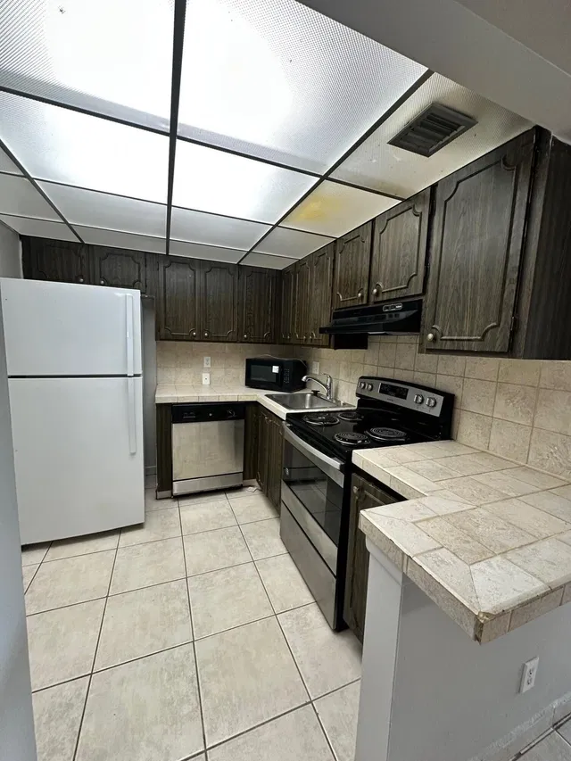 Residence photo 2