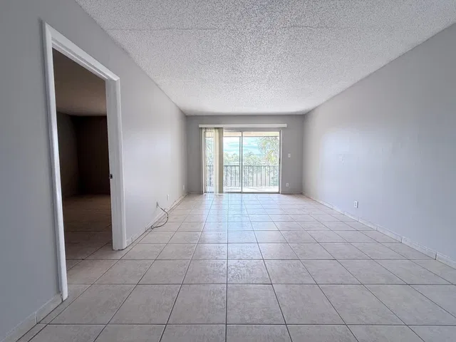 Residence photo 3