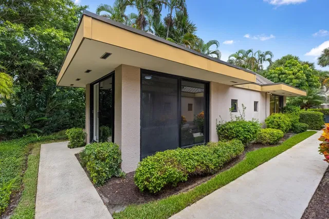 In-Town Palm Beach Unit W 4 A photo 37