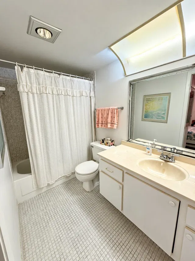 Unit 2035 photo 8