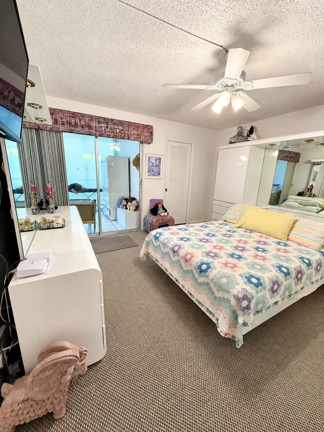 Unit 2035 photo 10