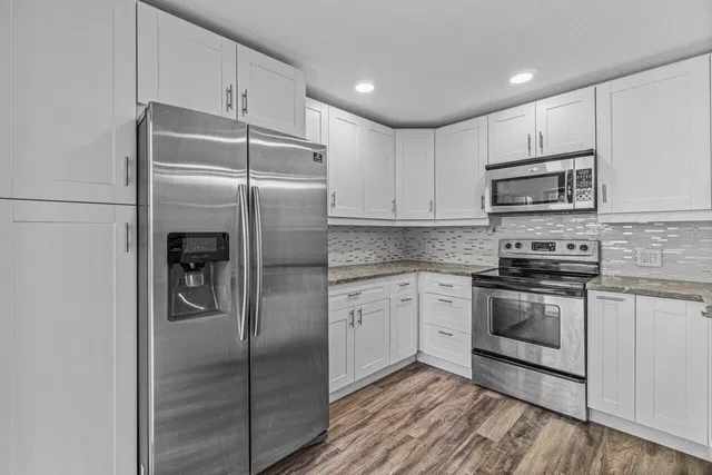 Unit 32B photo 6