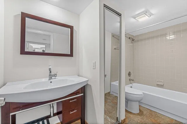 Unit 32B photo 14
