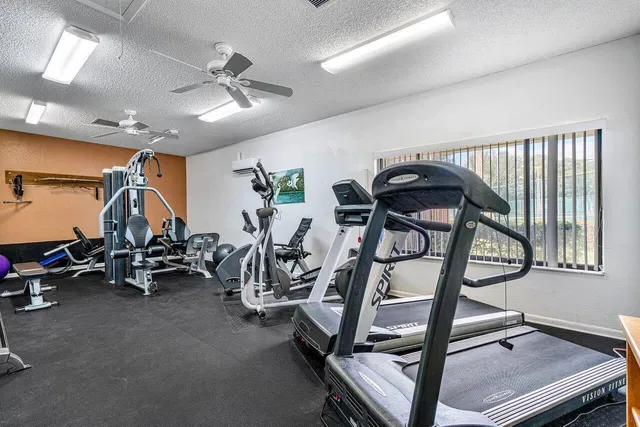 Unit 32B photo 26