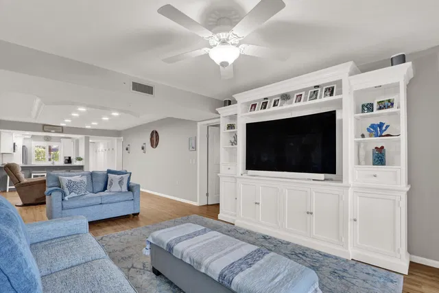  Unit 105 photo 6