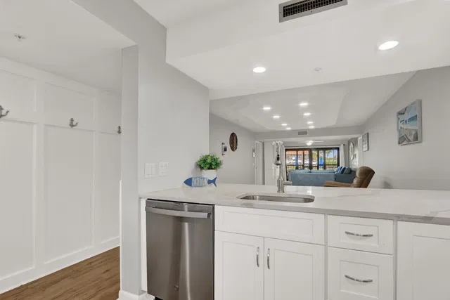  Unit 105 photo 11