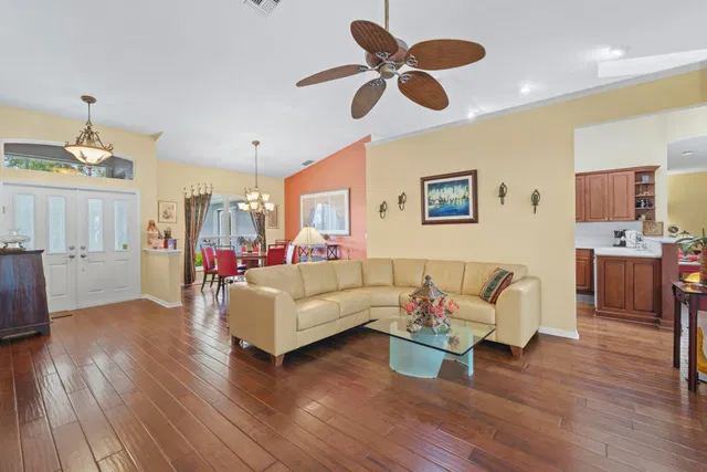 Residence photo 3