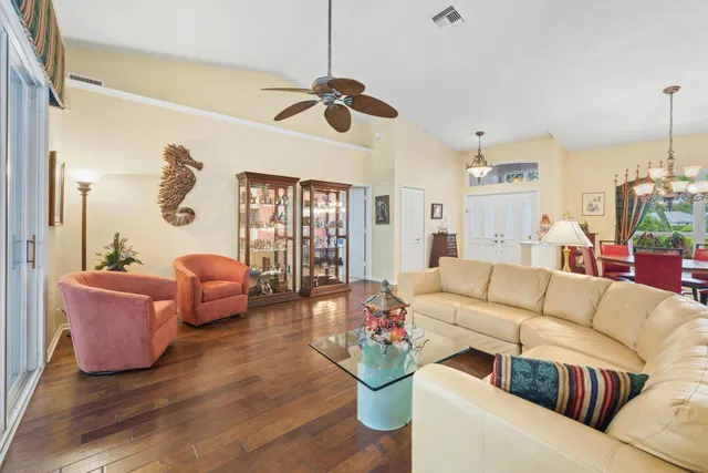 Residence photo 4