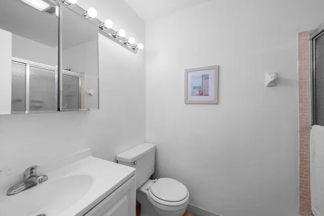 Unit B photo 15
