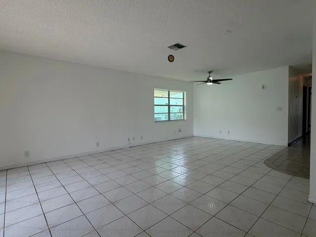 Residence photo 3