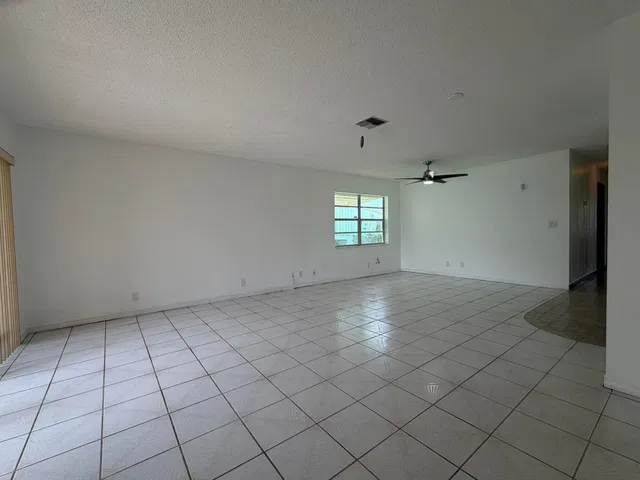 Residence photo 4