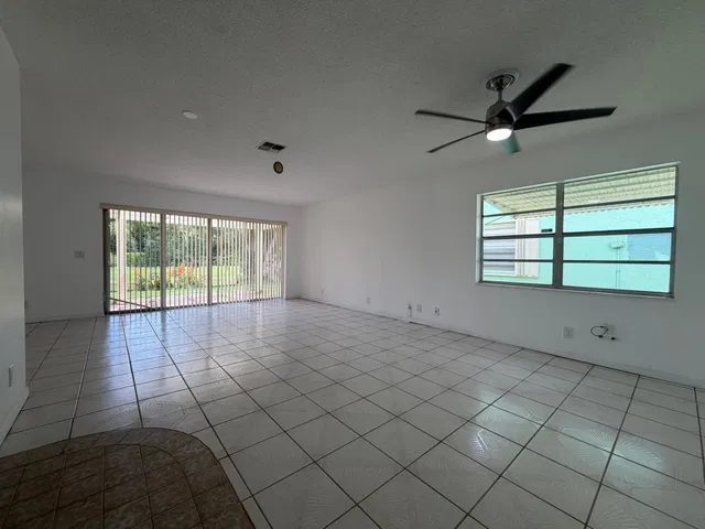Residence photo 6