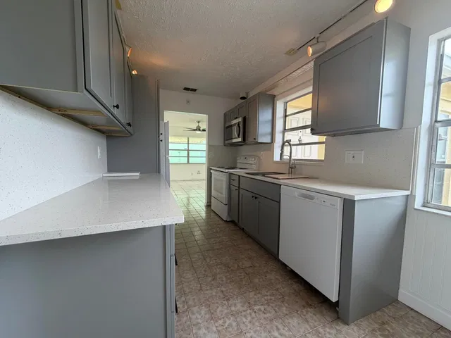 Residence photo 8