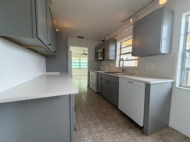 Residence photo 9
