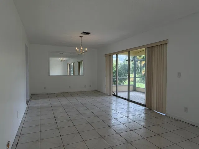 Residence photo 12