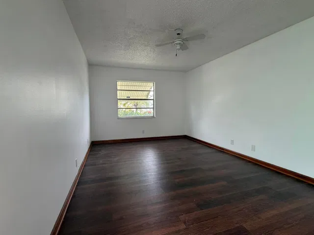 Residence photo 16