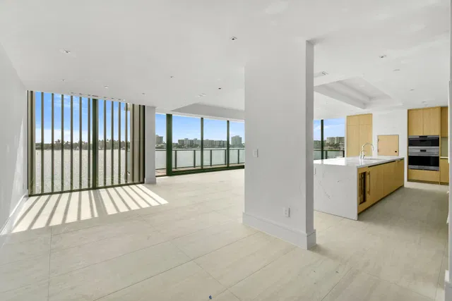 Forte Luxe Unit 8 photo 5