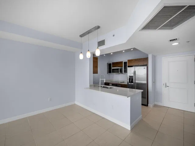 City Palms Unit 918 photo 3