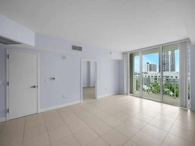 City Palms Unit 918 photo 4