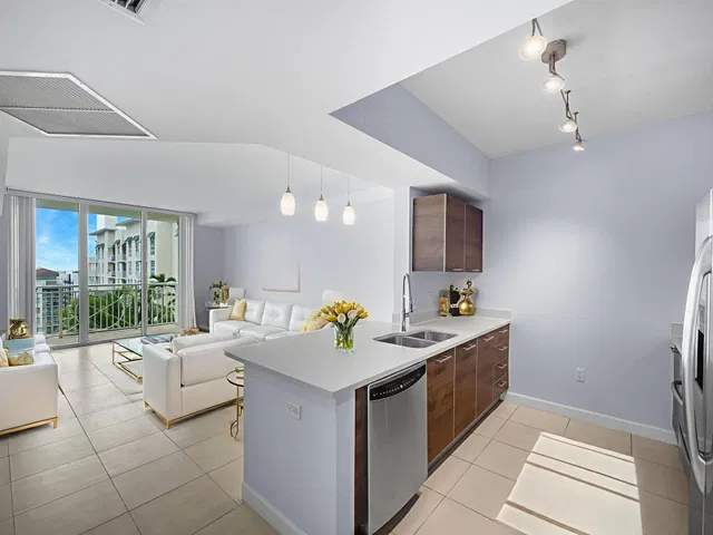 City Palms Unit 918 photo 16