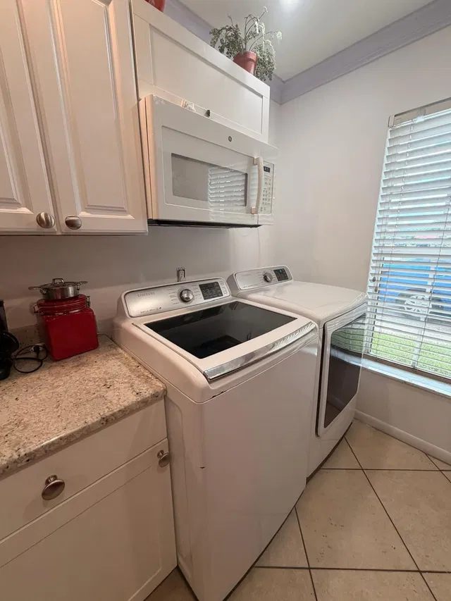  Unit B photo 18