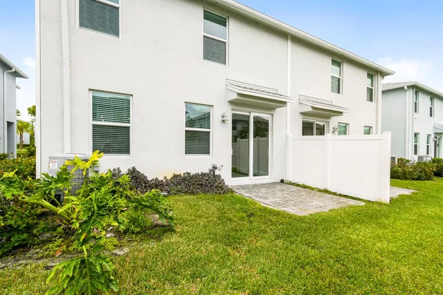 Residence photo 12