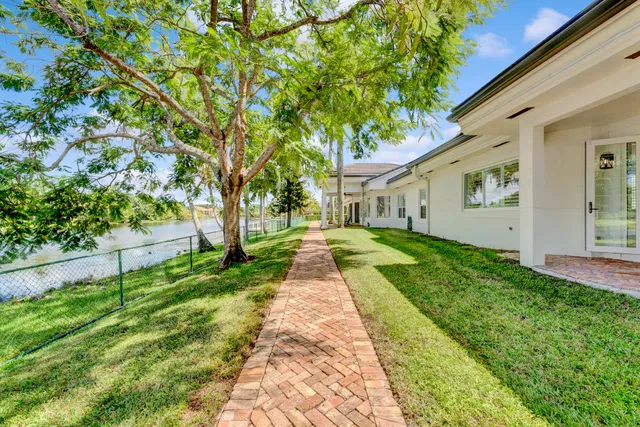 Residence photo 59
