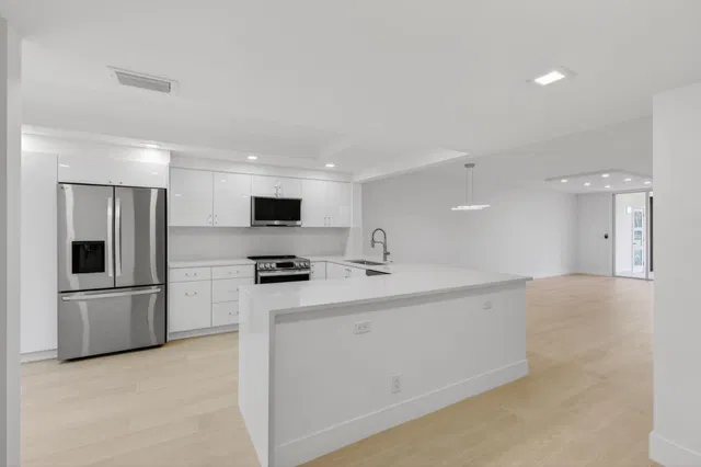 Unit 13605 photo 12
