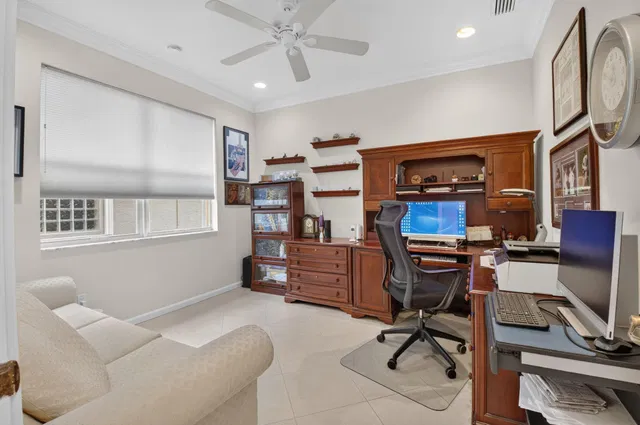 Residence photo 5