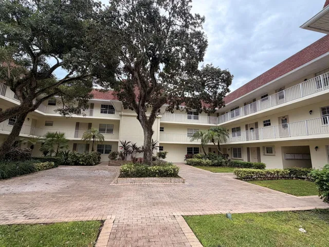 Unit 147 photo 2