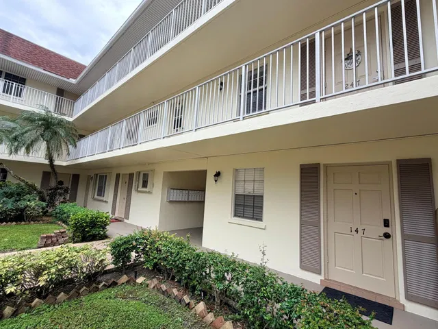 Unit 147 photo 3