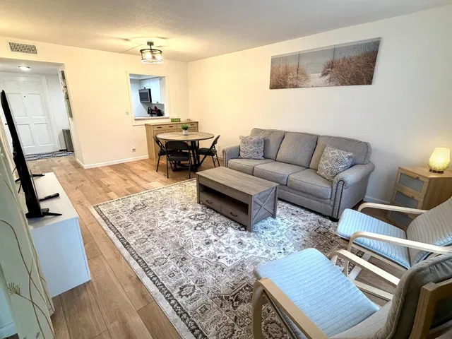 Unit 147 photo 10