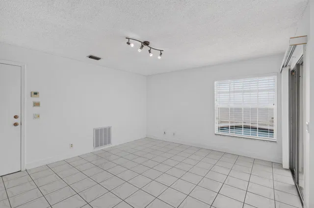 Residence photo 30