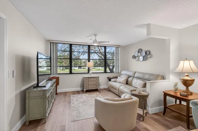 Unit 204 photo 12