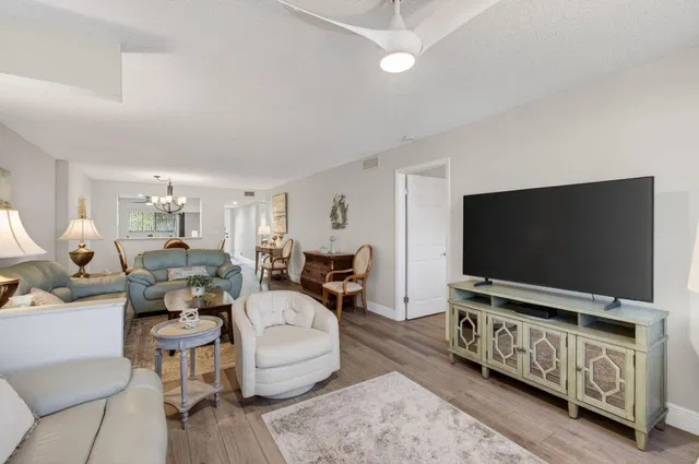 Unit 204 photo 15