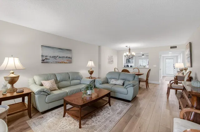Unit 204 photo 16
